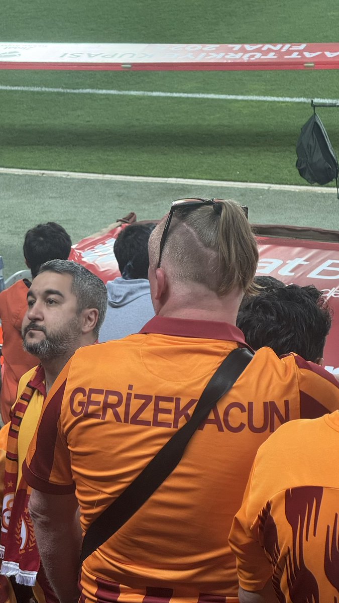 _433gs's tweet photo. Edin Dzeko var Cenk Tosun var En Nesyri var https://t.co/7Omj02bgvN