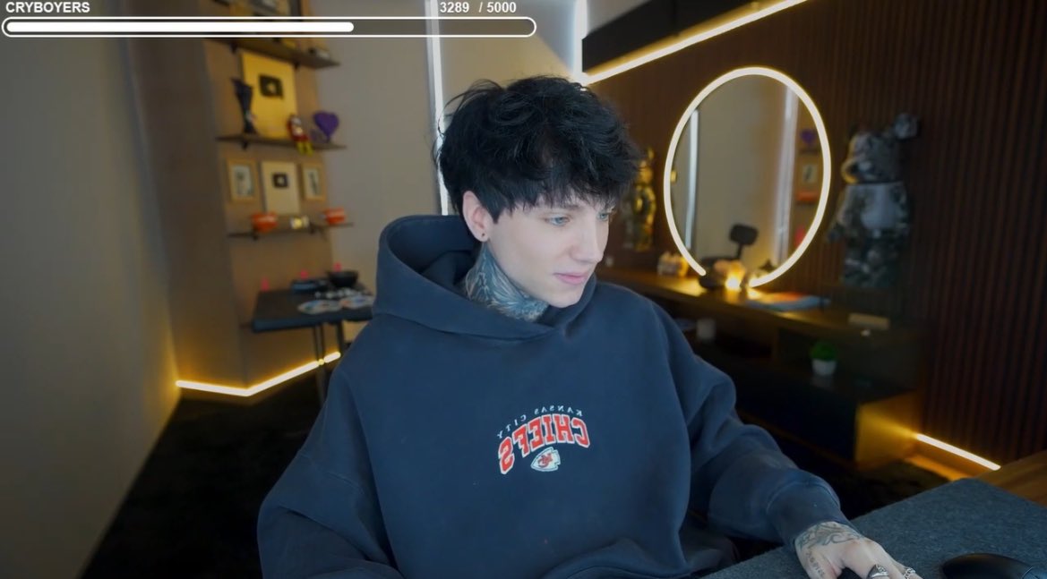 XcryRepDom's tweet image. Entra YAA ‼️

Ya está en stream nuestro emo favorito🖤 ven para que no ye pierdas nada de esta gran SEMANA CON XCRY🤭 

Hoy invitada especial y muchas dinámicas más😎 ya tenemos una teoría veremos a ver si se nos da🥹

Link 🔗 
kick.com/cry