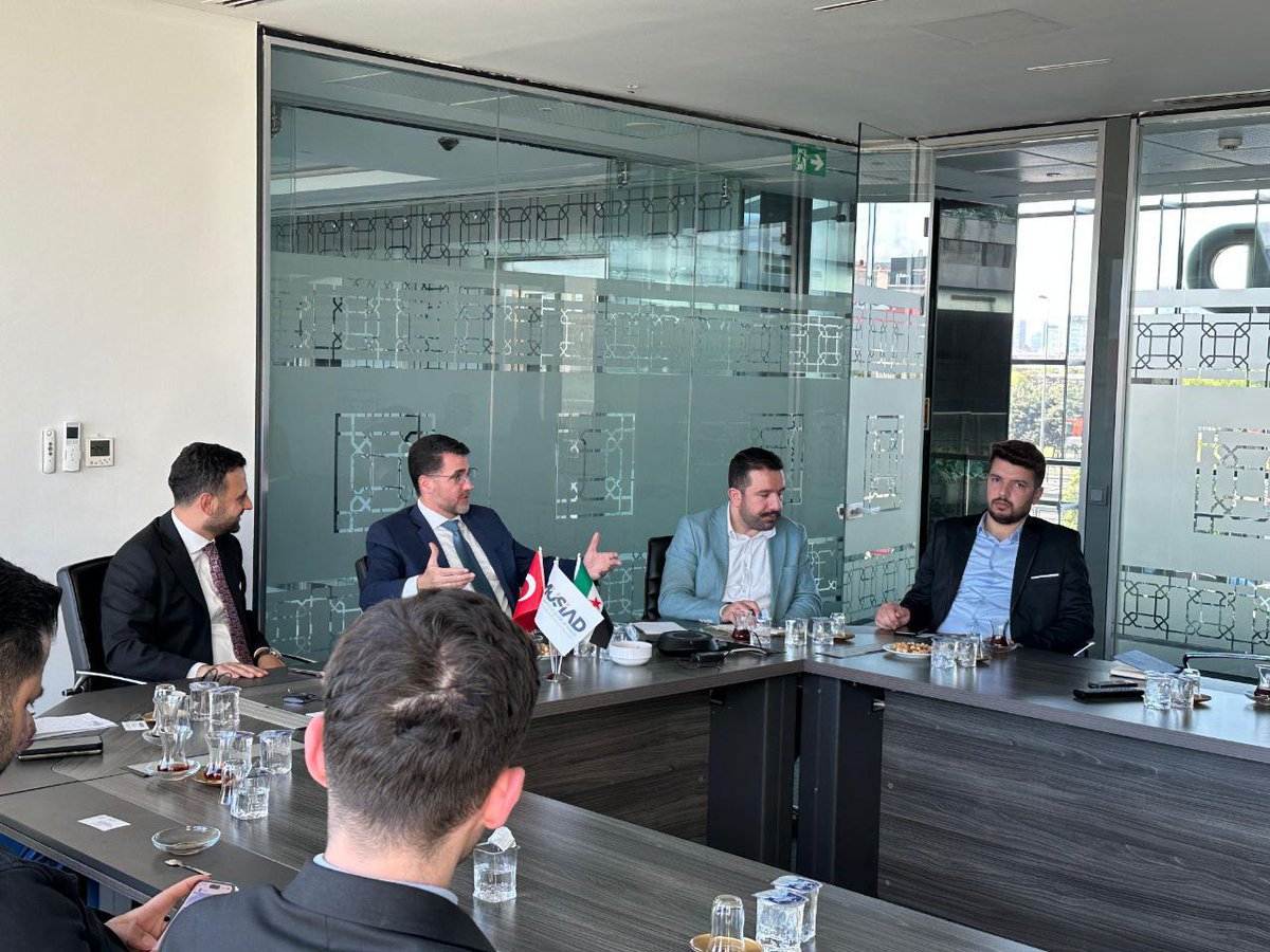 في زيارة رسمية إلى إسطنبول، التقى مستشار وزير الاتصالات السيد "عبدالله العلبي" مجلس إدارة جمعية رجال الأعمال التركية "الموصياد"، وجرى بحث التعاون في مجالات التحول الرقمي، الصناعات الذكية، والتعليم والزراعة الذكية.

لمزيد من التفاصيل انقر على الرابط:
t.me/moct_gov/7388