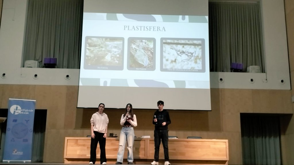 Defendemos nuestro proyecto "Plastisfera" en los XII PIIEcyl. 
<a href="/educacyl/">Educación JCyL</a>