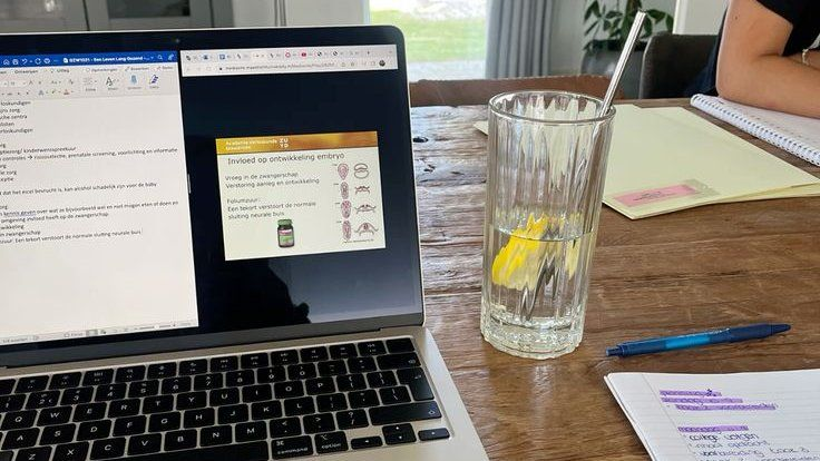 pilatesgirly's tweet image. good setup, filled waterbottle, ceremonial matcha, comfy outfit, timer set, laptop charged, exams passed 🍵📝🧠🍋