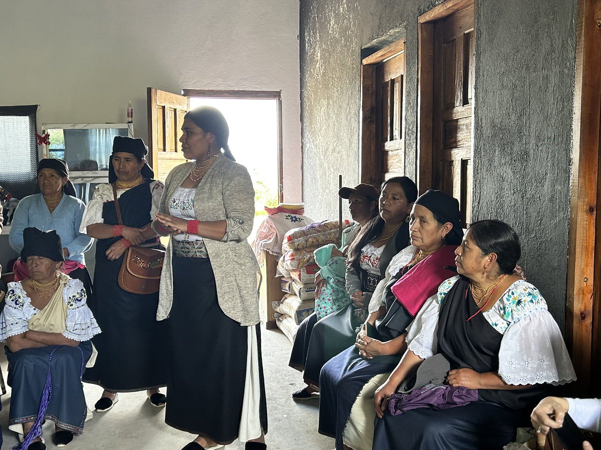 Cotacachi📍Visitamos la Caja de Ahorro y Crédito Mushuk Jataty en la comunidad kichwa El Cercado. Con el apoyo del Mecanismo para Bosques y Fincas están impulsando este mecanismo de microfinanciamiento sostenible para sus socias.

#ForestFarmFacility