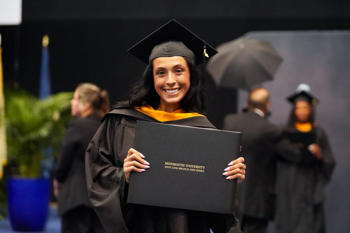 Spotted: Fran at commencement 🎓

Congrats to our MU softball alum, Francesca Torraca, on earning her Master’s degree! 

#FlyHawks