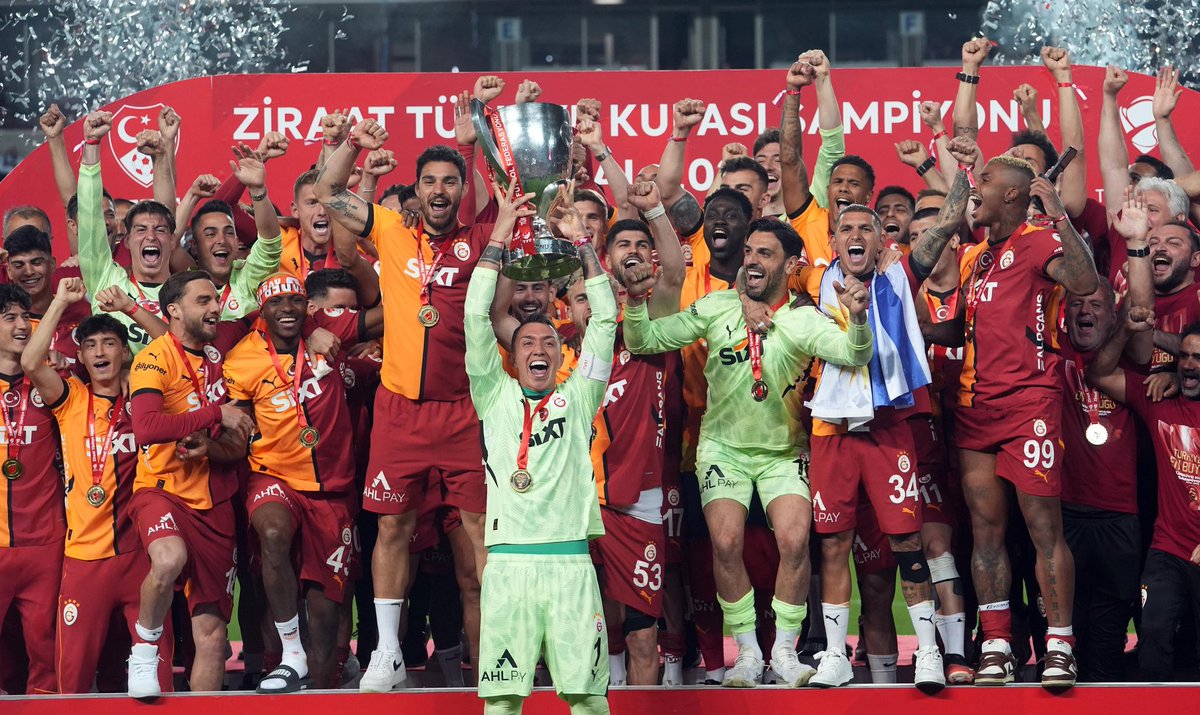Ziraat Türkiye Kupası'nı müzesine götüren Galatasaray'ı ve taraftarını yürekten kutluyorum.👏