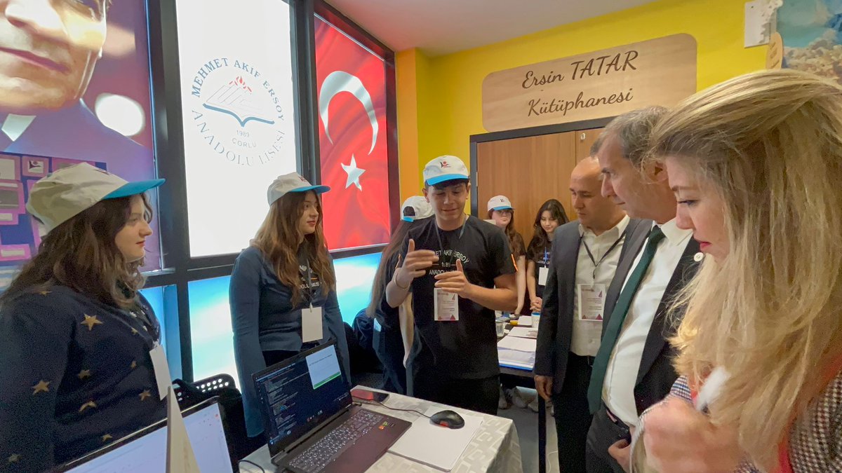corlumakif's tweet photo. Tübitak 4006 Bilim Fuarımızın açılışını gerçekleştirdik.@CorluMem @hete61 @tekirdagmem @tcmeb https://t.co/QrE84EXpoL