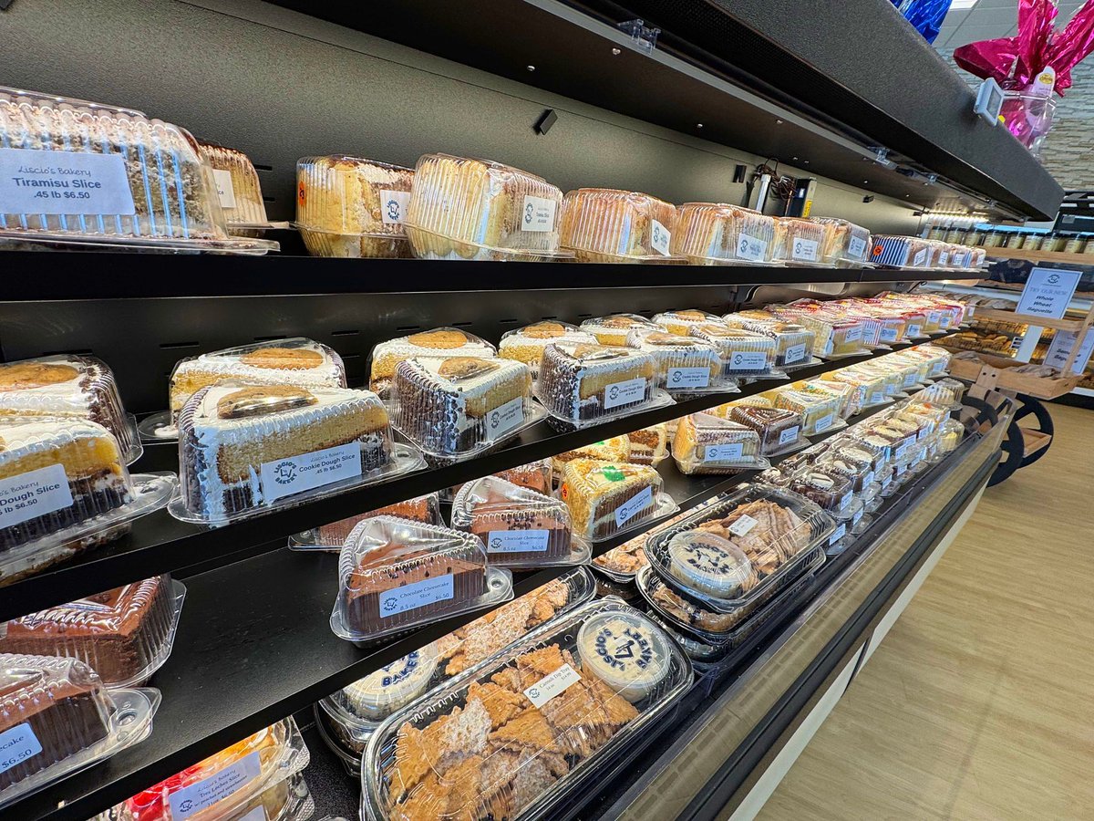 Sweeten your lunch or dinner with a grab-and-go treat from Liscio’s! 🍰🧁
Perfect for a mid-day pick-me-up or an after-dinner dessert—just swing by and choose your favorite!

 #BakeryFresh #SouthJerseyEats #SweetTreats #DinnerTreat #BakeryLife #DessertToGo #EatLocalNJ