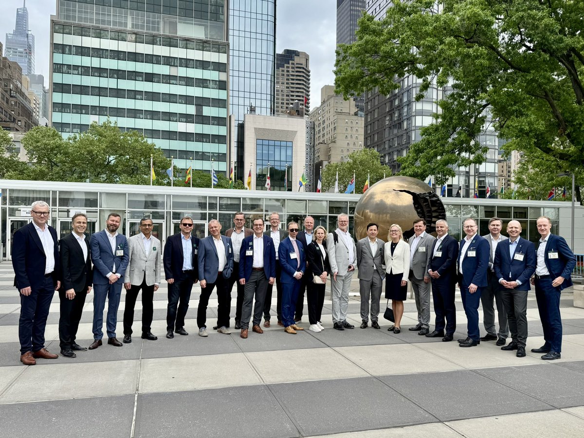 EstoniaUN's tweet photo. We were glad to welcome a delegation from @SEB_Eesti to 🇺🇳UNHQ to discuss global affairs, public-private partnerships and sustainable development. https://t.co/6o2hM7BlfZ