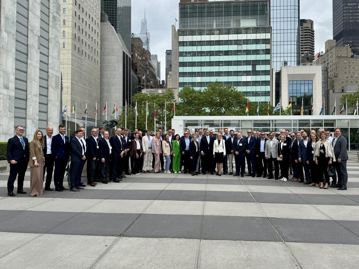 EstoniaUN's tweet photo. We were glad to welcome a delegation from @SEB_Eesti to 🇺🇳UNHQ to discuss global affairs, public-private partnerships and sustainable development. https://t.co/6o2hM7BlfZ