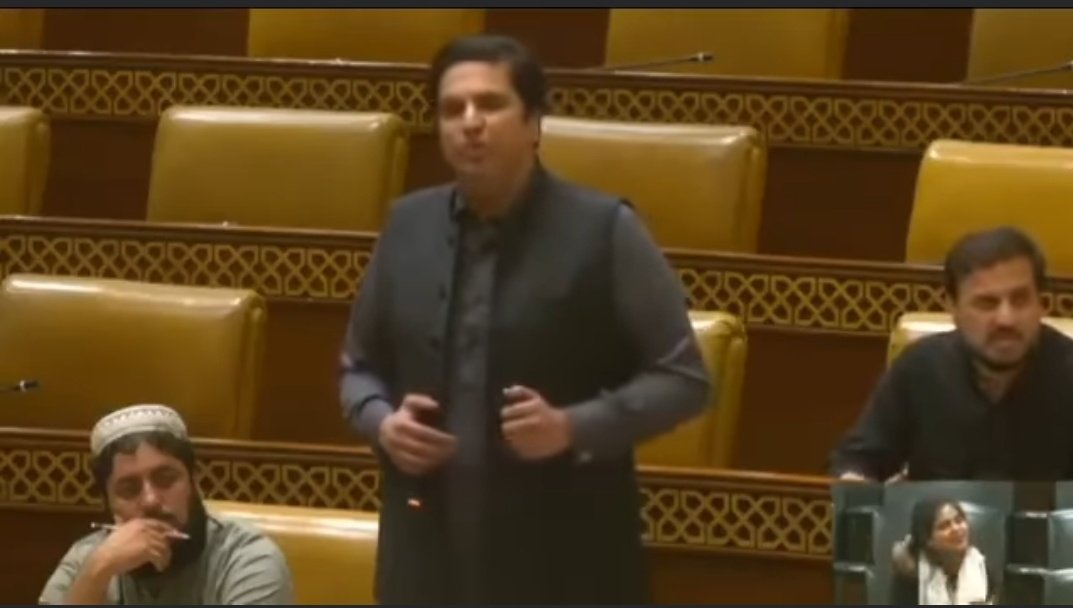 switchoff11AA's tweet photo. اسپیکر کو آگ ہی لگ گئی
پوری قوم اس انتظار میں تھی شہباز شریف قوم سے خطاب کریں گے مودی کو للکاریں گے اور مائیک توڑیں گے لیکن قوم کی یہ حسرت ہی رہی اور اس کے بعد فوراً اسپیکر کی بتی گل ہو گئی
#ImranIsPakistansShield
#PakistanStrikesBack
@AA512141
@switchoff11AA https://t.co/mwYBXQEkI9
