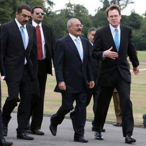 اقسم بالله الذي رفع السماء بلا عمد ان مجموع من يحكم اليمن اليوم لا يساوي ظفر الشهيد الزعيم الصالح #علي_عبدالله_صالح اهانوا اليمن واليمنيين اسال الله ان يعجل بزوالهم .ورحم الله الزعيم وكل شهدائنا الابرار عاشت اليمن موحدة ابية ولا نامت أعين الجبناء والخونة #تحيا_الجمهورية_اليمنية