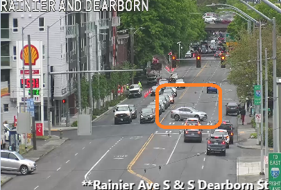 SB 2レーンをブロックして、Rainier Ave Sでの衝突。注意してください。