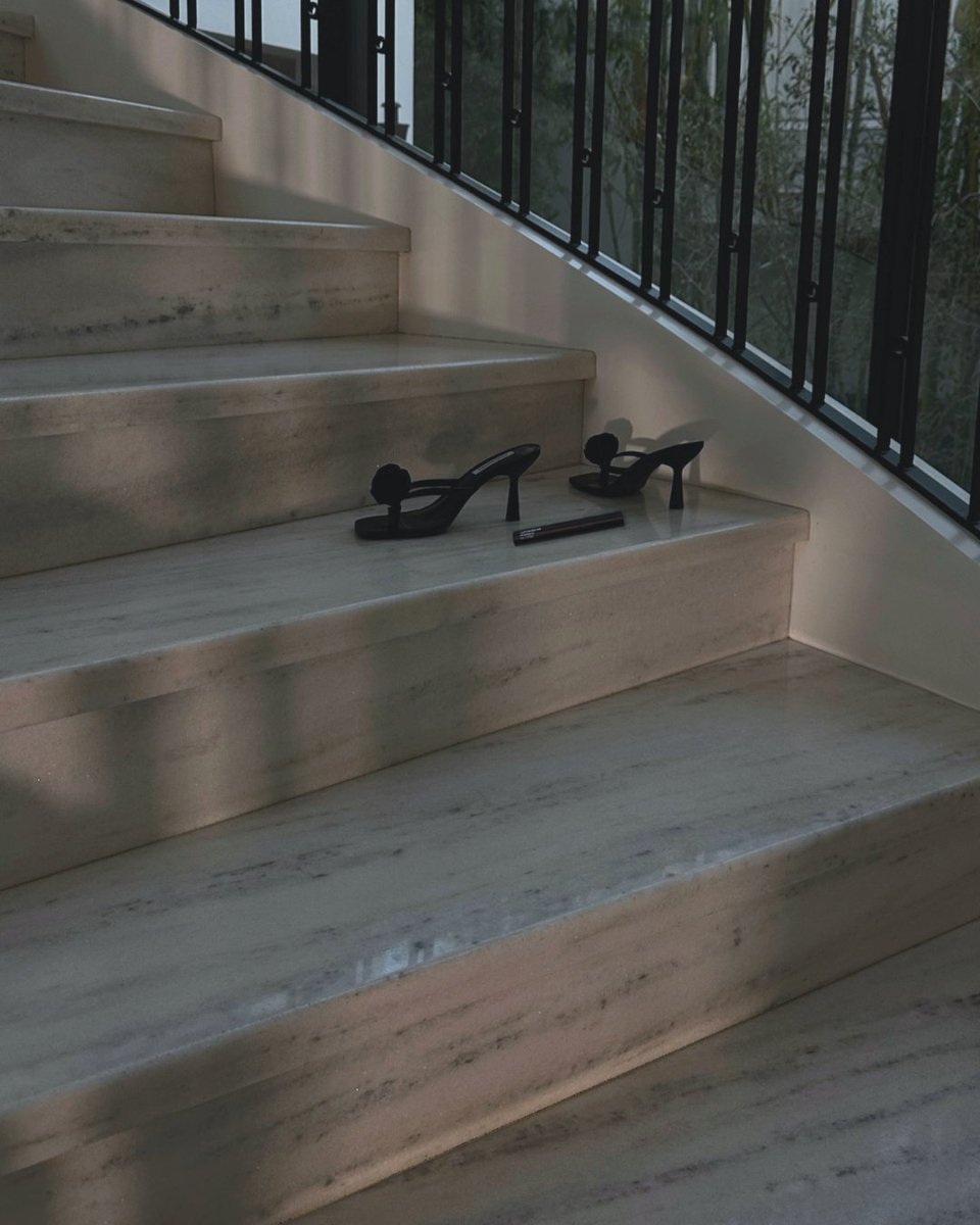 Ready to go? Not until you’ve applied your Length Define Tubing Mascara.

l8r.it/NM2k