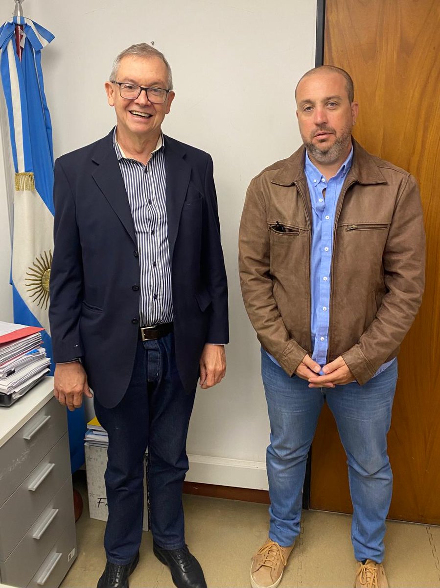 Me reuní con el Diputado <a href="/jmpedrini/">Juan Manuel Pedrini</a> en la Cámara de Diputados del #CongresoNacional.
Entregamos nuestro informe de #SeguridadOperacional donde argumentamos técnicamente el riesgo latente que presenta el ajuste en <a href="/ANACargentina/">ANAC</a>.

👇Te invitamos a leerlo👇
drive.google.com/drive/folders/…
