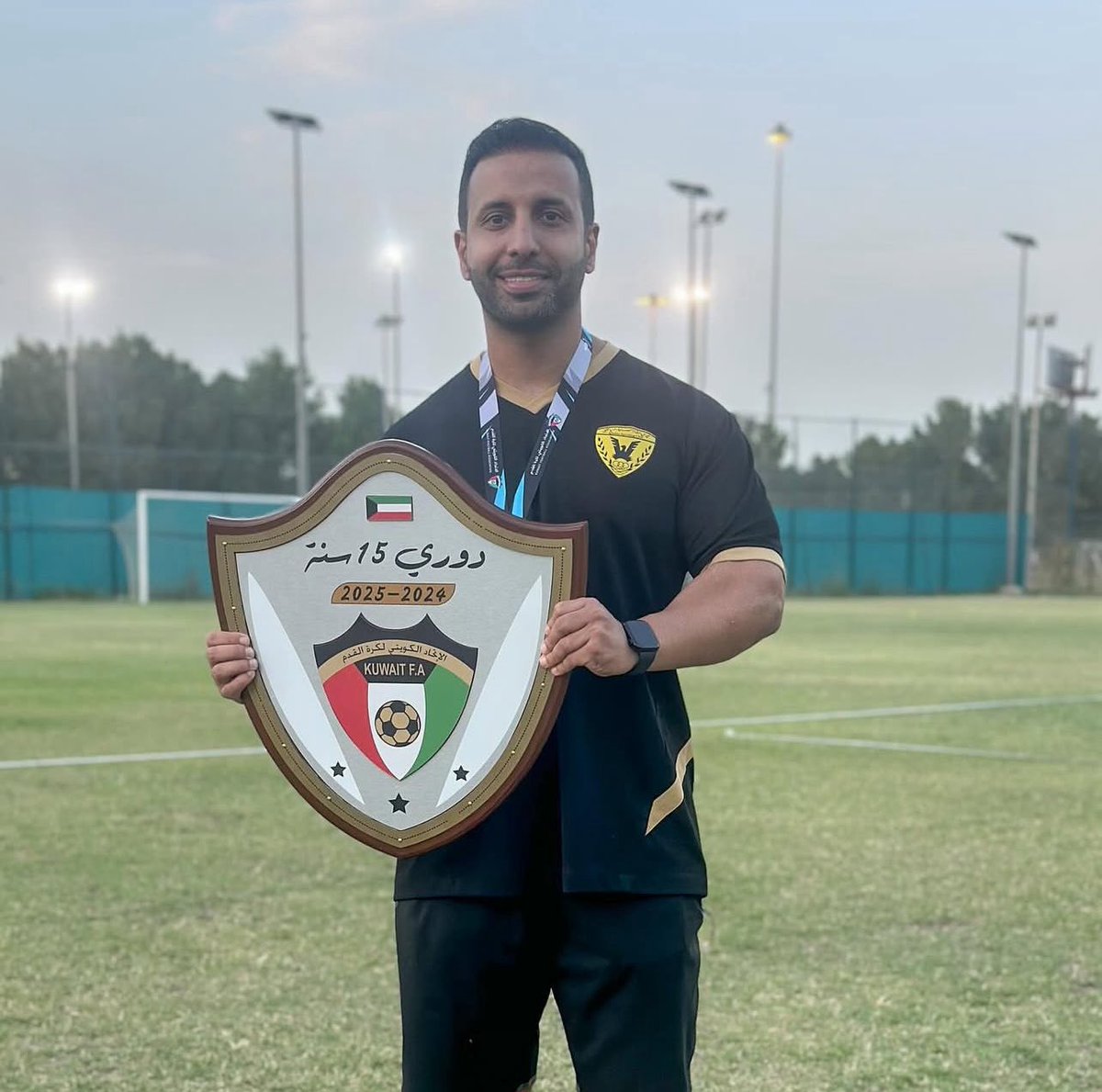 elmeesh80's tweet photo. المعد البدني الكابتن
 (( عبدالله العمار ))

أحد أسباب تميز فرق قطاع الناشئين هذا الموسم 

خطوة كانت ناجحة وضربة معلم التعاقد مع معد بدني لفرق U15 و U17 و U19 وتعد سابقة بين الاندية الكويتية تفرد بها نادي القادسية 

العمار مدرب وطني ناجح ساهم بشكل مباشربالفوز بدوري U15 و دوري U19  
بتميز لياقة لاعبيه وقلة اصاباتهم العضلية طوال الموسم

بو وليد هو كلمة السر لانجح مواسم القطاع من ناحية الانجازات ونتمنى استمراره وبقوة 💛🖤