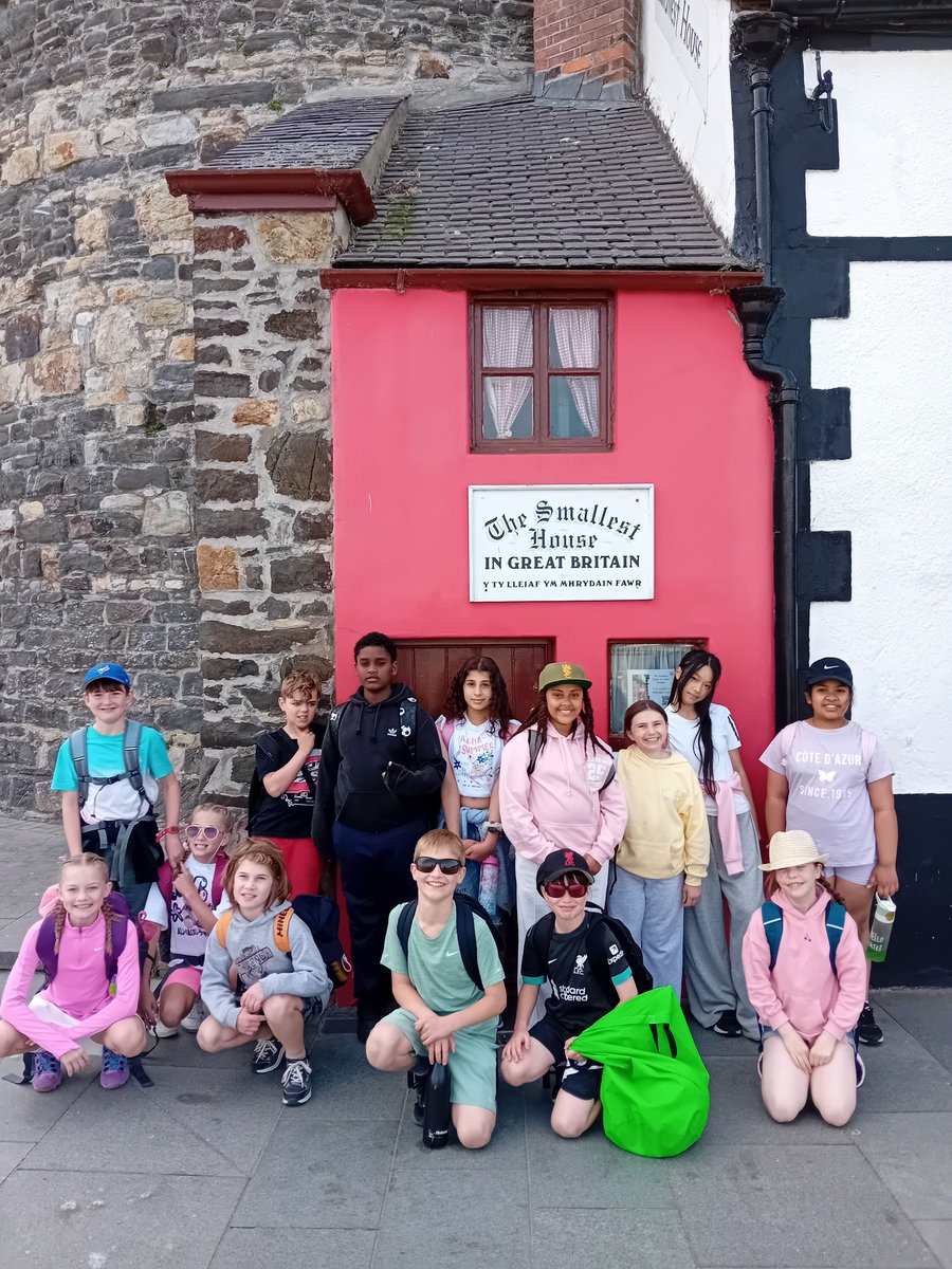 Lots of fun today - art workshop, beach time, ice cream!