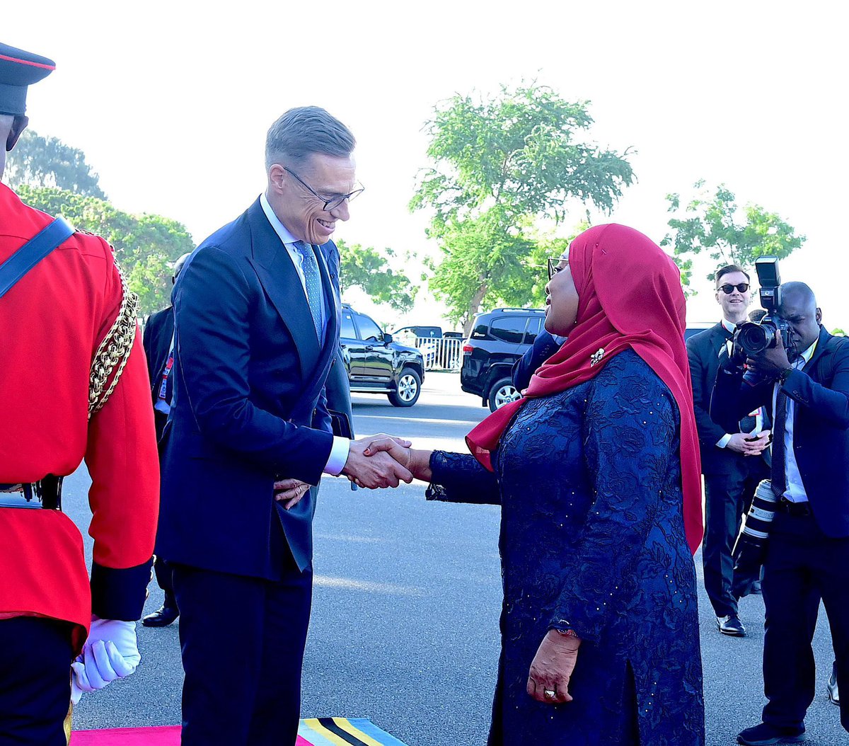 📍Hongera Rais wa Jamhuri ya Muungano wa Tanzania, Mhe. Dkt. <a href="/SuluhuSamia/">Samia Suluhu</a> kwa kumpokea mgeni wako, Rais wa Jamhuri ya Finland Mhe. Alexander Stubb. Tanzania🇹🇿 na Finland🇫🇮katika ushirikiano mwema. A kind gesture👏. <a href="/Ulkoministerio/">MFA Finland 🇫🇮</a> <a href="/FinlandUN/">Finland's Mission to the UN 🇫🇮🇺🇳</a> <a href="/FinlandinUSA/">Embassy of Finland in the US 🇫🇮</a> <a href="/jmkikwete/">Jakaya Kikwete</a> <a href="/mfa_tanzania/">MFA Tanzania</a>