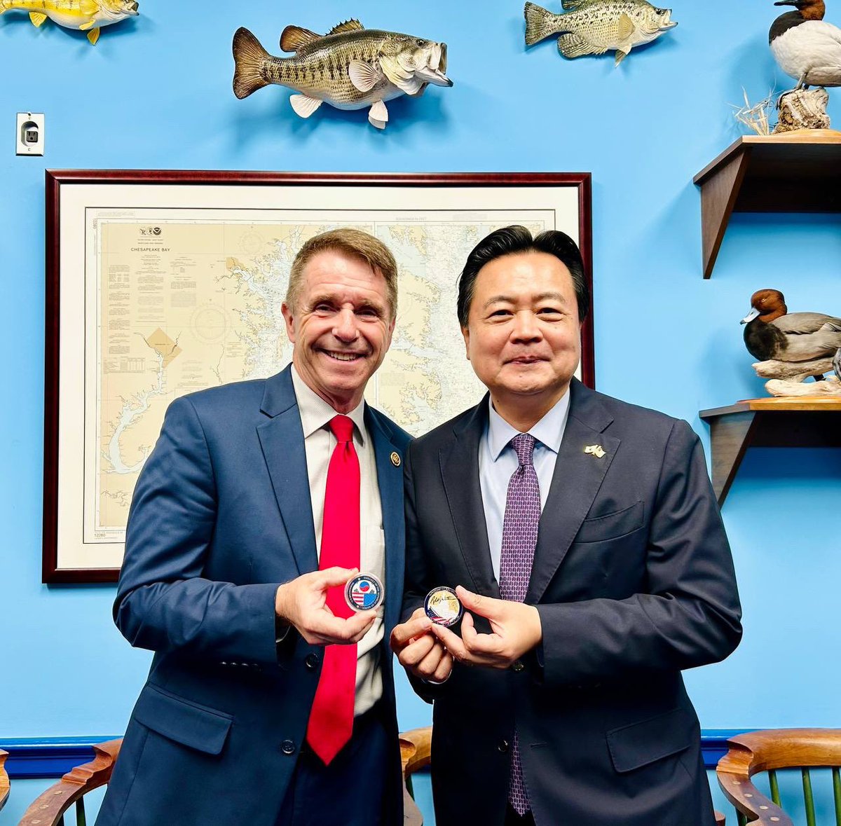 Pleasure to meet w/ <a href="/RobWittman/">Rep. Rob Wittman</a> — a key voice for U.S. shipbuilding and a trusted friend of the 🇰🇷🇺🇸 Alliance. We discussed expanding our shipbuilding partnerships and the growing role of Korean investment in America’s industrial base.
