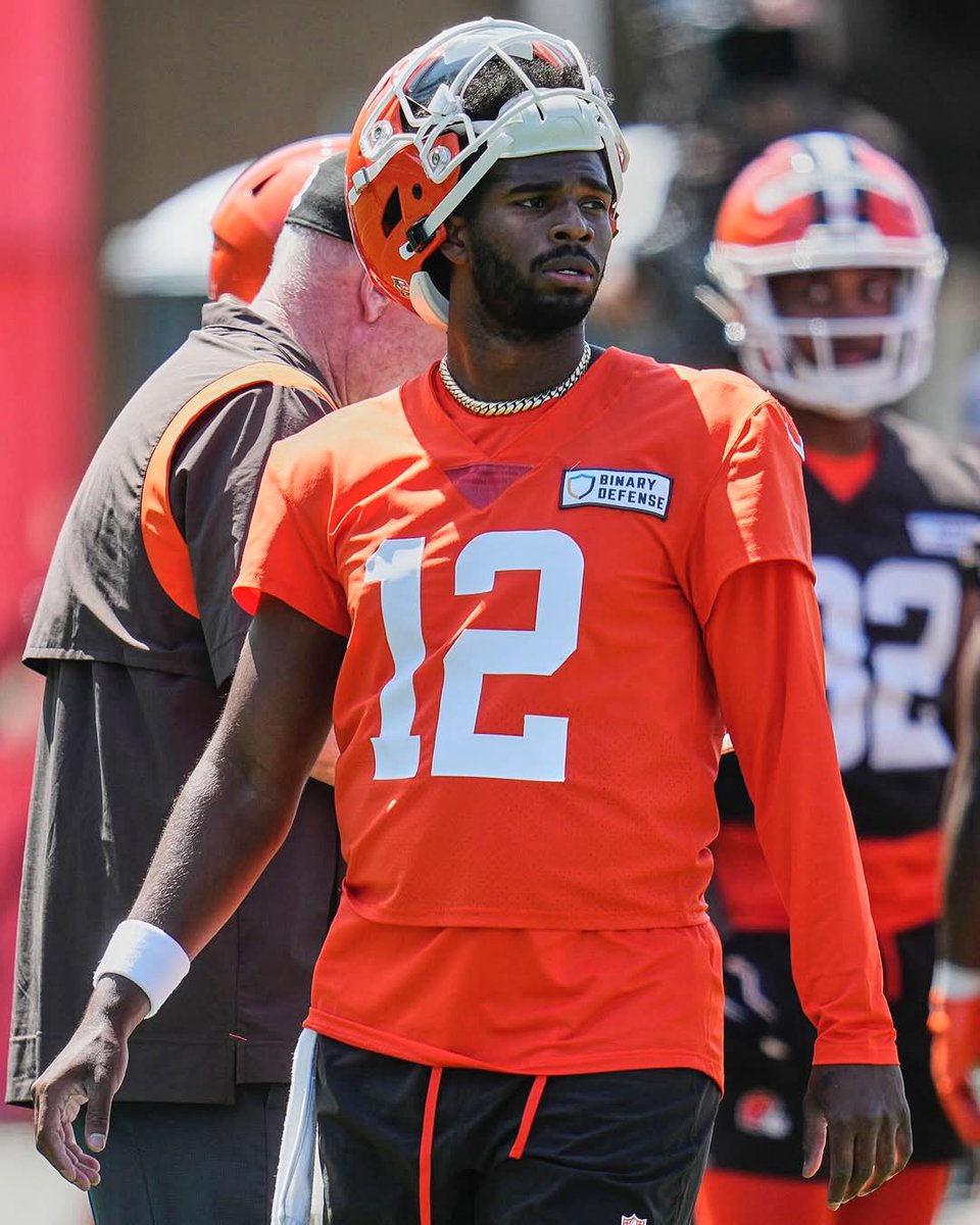 blitzfits's tweet image. Can’t lie, Shedeur’s baggy one-sleeve look goes hard.💧
📸: @clevelandbrowns