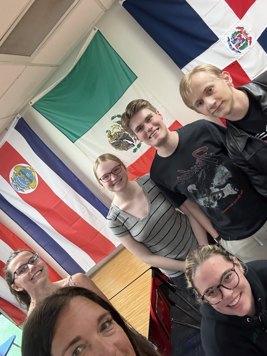 Sra_Ehrke's tweet image. ✌🏽#Seniors2025 @Platteview_HS #español4