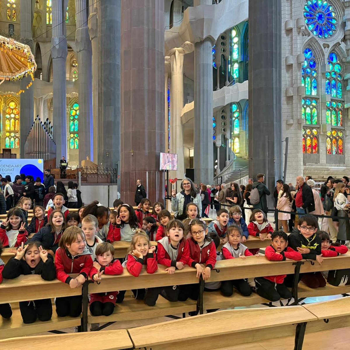 ImmaVedruna's tweet photo. #I5 - Projecte Art Integrat @sagradafamilia 
L’alumnat d’I5 ha assistit a l’acte de cloenda del projecte basat en la Sagrada Família🎨
Han pogut visualitzar el vídeo resum del seu projecte i han recollit un premi i obsequis pels infants🎁#curs2425 #cuidarnospercanviarelmón https://t.co/3fo6vfy6rc