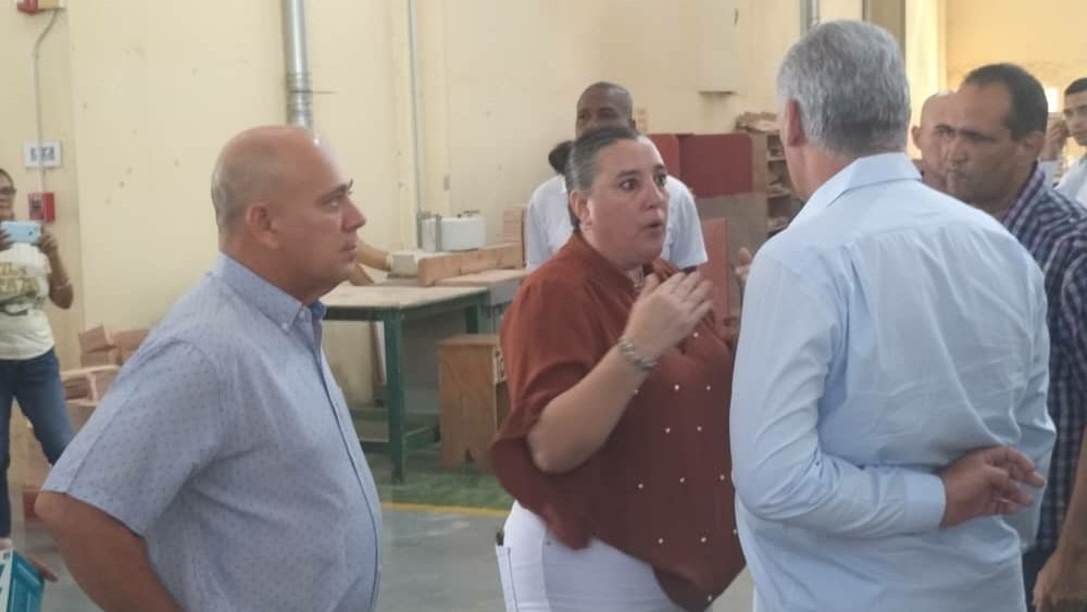 Hoy recorrimos la empresa de envases para el tabaco ubicada en Guanabacoa. Al intercambiar con su colectivo conocimos, no solo de las estrategias y rutinas productivas, sino de todo lo que hacen en beneficio de sus trabajadores. #UnidosXCuba podemos vencer cualquier obstáculo.