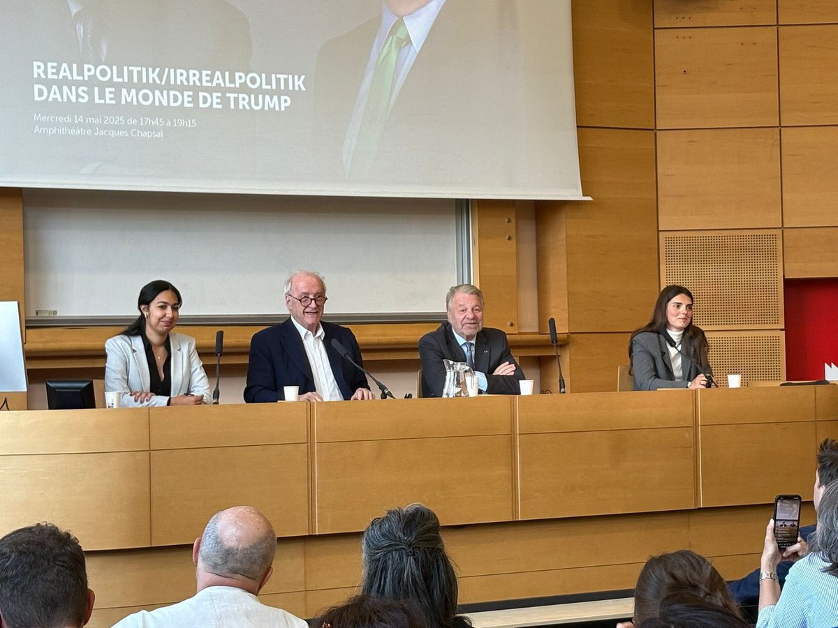 Sciences Po (@sciencespo) on Twitter photo 🔴 Hubert Védrine, ex-ministre français des Affaires étrangères, et <a href="/JorgeGCastaneda/">Jorge Castañeda</a>, ex-chef de la diplomatie mexicaine, offrent un éclairage sur les dynamiques géopolitiques contemporaines.
Regardez "Realpolitik/Irrealpolitik dans le monde de Trump" 👉 youtube.com/live/TicyhU4zy… 🔴 Hubert Védrine, ex-ministre français des Affaires étrangères, et <a href="/JorgeGCastaneda/">Jorge Castañeda</a>, ex-chef de la diplomatie mexicaine, offrent un éclairage sur les dynamiques géopolitiques contemporaines.
Regardez "Realpolitik/Irrealpolitik dans le monde de Trump" 👉 youtube.com/live/TicyhU4zy…