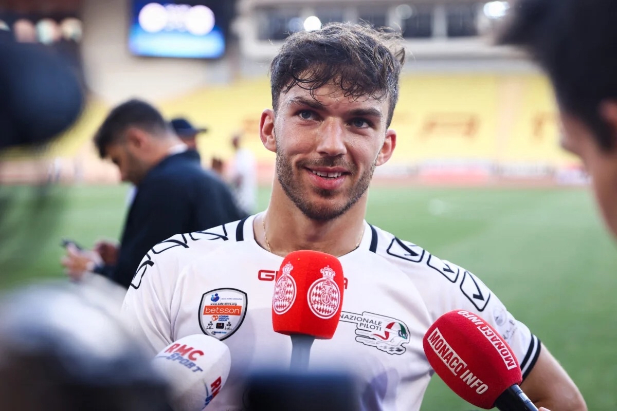 Retour du match de football pour les pilotes de F1 en amont du Grand Prix de Monaco 🙌

Rendez-vous mercredi 21 mai à 15h au Stade Louis II pour voir des légendes du foot et célébrités s'affronter ⚽️

L'argent récolté sera reversé aux associations Jules Bianchi et Be Safe

#F1