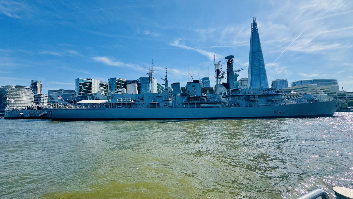 MattWoolner1991's tweet photo. .@HMSSutherland docked next to HMS Belfast in London @NavyLookout @UKDefJournal @UKForcesTracker https://t.co/lbKw452Vnl