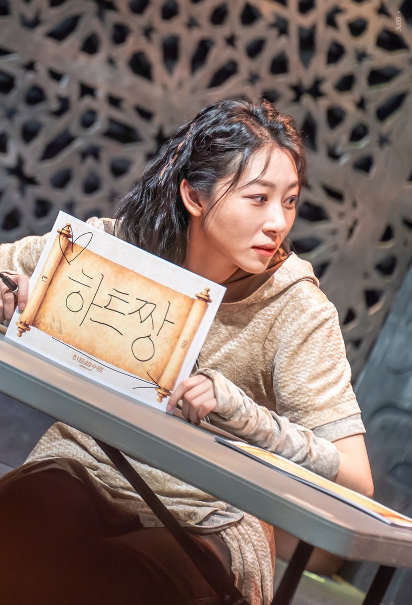 250513 뮤지컬 하트셉수트 사인회

하트짱222... 근데 이제 닌자를 곁들인

#장보람 아문