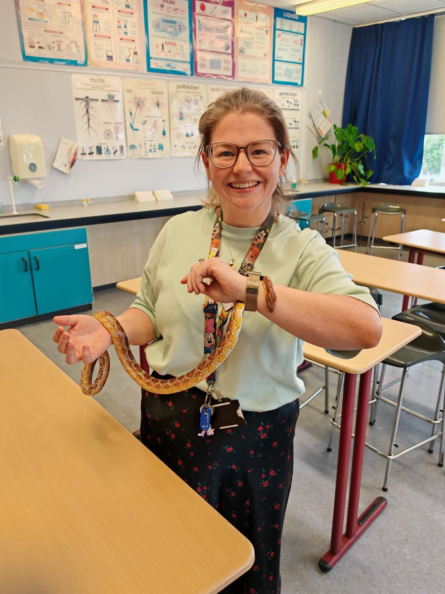 ClevedenScience's tweet photo. S2 had a great day learning about Biodiversity. Thanks to Zoolab for for letting us meet their animals and learning more about them.@ClevedenSec42 https://t.co/xhG2gx7bHO