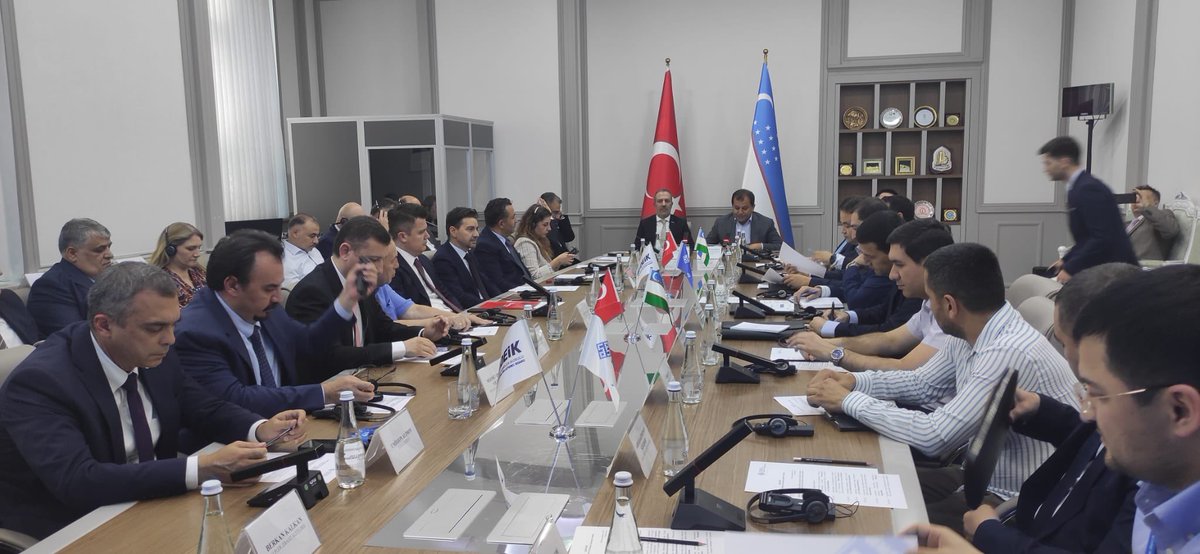 Dış Ekonomik İlişkiler Kurulu - DEİK (@deikiletisim) on Twitter photo Türkiye-Özbekistan İş Konseyi Ortak Toplantısını, karşı kanat kuruluşumuz Özbekistan Ticaret ve Sanayi Odası’nda Davron Vakhabov ve <a href="/ozguroozguven/">Özgür Onur Özgüven</a> başkanlığında, Fergana Bölge Vali Yardımcısı, Özbekistan'ın tekstil, elektrik sanayi dernek başkanları, Türkiye ve Özbekistan kanadı Türkiye-Özbekistan İş Konseyi Ortak Toplantısını, karşı kanat kuruluşumuz Özbekistan Ticaret ve Sanayi Odası’nda Davron Vakhabov ve <a href="/ozguroozguven/">Özgür Onur Özgüven</a> başkanlığında, Fergana Bölge Vali Yardımcısı, Özbekistan'ın tekstil, elektrik sanayi dernek başkanları, Türkiye ve Özbekistan kanadı