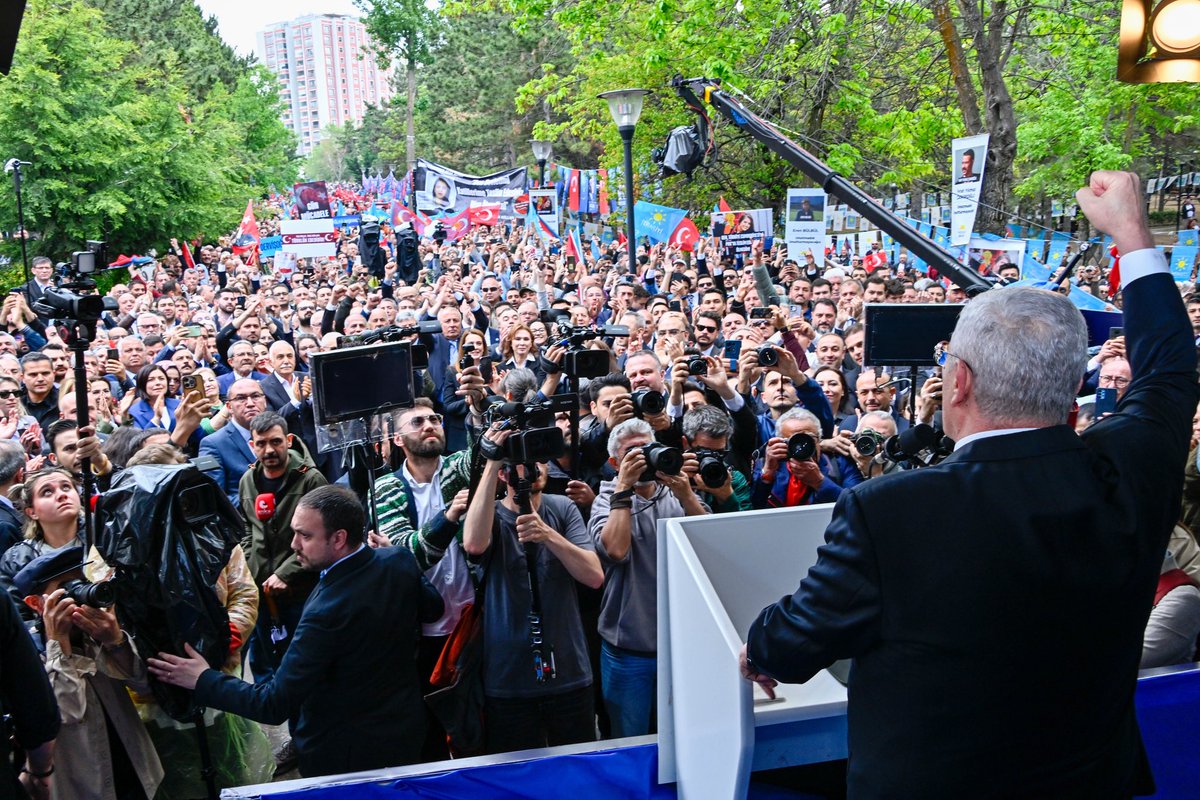 ''Ey Türk istikbalinin evladı!
İşte bu ahval ve şerait içinde dahi vazifen, Türk istiklal ve Cumhuriyetini kurtarmaktır. 
Muhtaç olduğun kudret, damarlarındaki asil kanda mevcuttur.''

O asil kandır ki Cumhuriyeti yıktırtmayacaktır!
O kudrettir ki Türk vatanını böldürtmeyecektir!