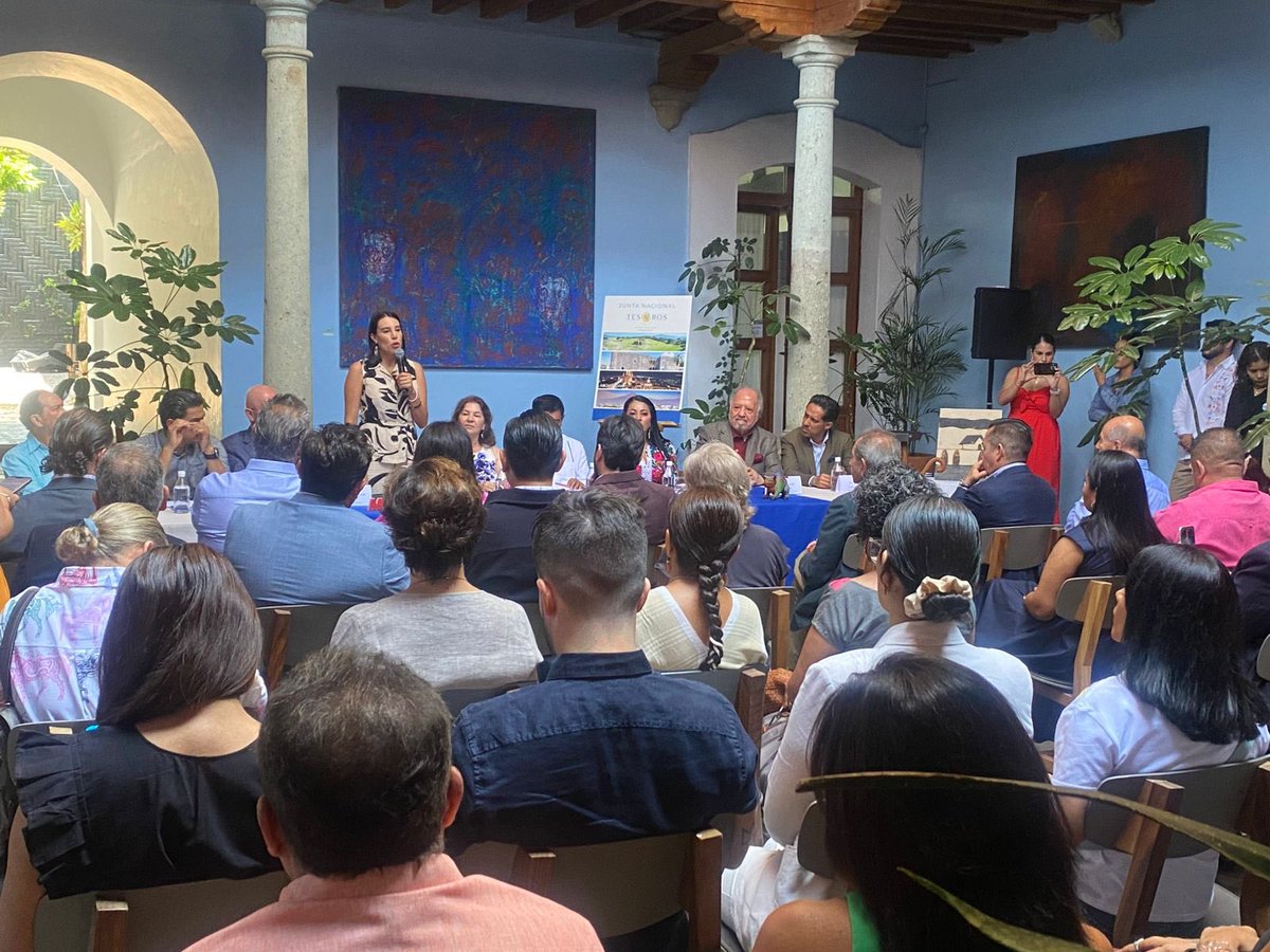Este día llevan a cabo la junta nacional <a href="/TesorosDMexico/">Tesoros de México hoteles y restaurantes 🇲🇽</a> en #Oaxaca. 

La cultura, gastronomía y tradición se resaltan con esta iniciativa que aglutina a 32 entidades del país para destacar lugares que promueven el turismo y la riqueza del país. 

📷<a href="/fotograf1ca/">Carolina Jiménez</a>