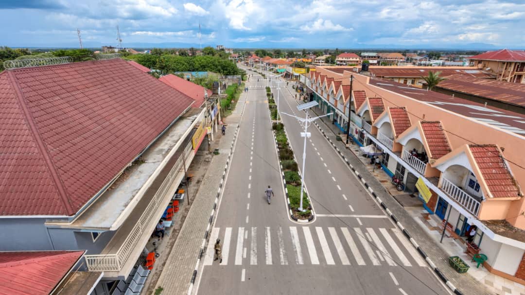 Kasese Guide Radio (@1005kgr) on Twitter photo Photos H.E. <a href="/KagutaMuseveni/">Yoweri K Museveni</a> officially commissioned the roads in Kasese Municipality today, 14th May 2025. This marks a significant step forward in our bid for city status.
Photos credit:<a href="/JimsBaluku/">Baluku Jimmy 💫</a>
#KGRUPDATES Photos H.E. <a href="/KagutaMuseveni/">Yoweri K Museveni</a> officially commissioned the roads in Kasese Municipality today, 14th May 2025. This marks a significant step forward in our bid for city status.
Photos credit:<a href="/JimsBaluku/">Baluku Jimmy 💫</a>
#KGRUPDATES