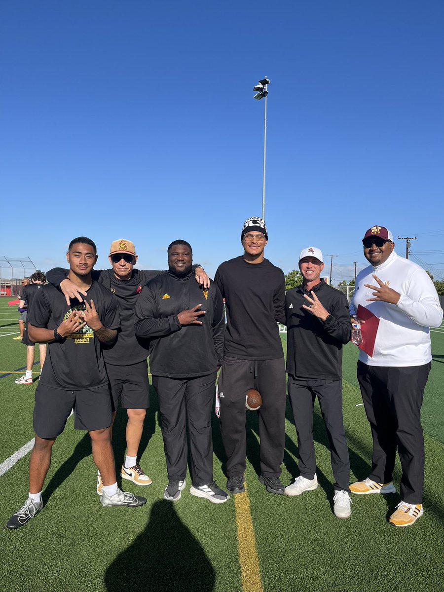 Ran into a couple #CaliDevils this morning out at <a href="/OLuFootball/">OLu Football</a> practice! 🔱