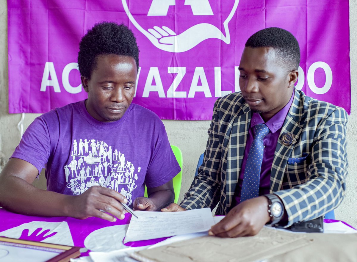 UkendeZ's tweet photo. 📍Mkoa wa Geita

Leo Mei 14, 2025 Mwanachama wa @ACTwazalendo, Ndugu Daniel Baliyakula amechukua fomu ya kuwania Ubunge wa Jimbo la Chato Kusini. Fomu hiyo amekabidhiwa na Katibu wa Jimbo, Ndugu Sokoine Twetwe Kiriha.

#MuhuniHasusiwi
#OperesheniLindaDemokrasia https://t.co/5NQ9FSqzz9