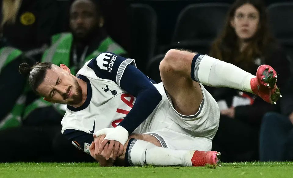 ProN17_'s tweet photo. Remember when our inept disgrace of a medical team told Dragusin to do jumping jacks after he did his ACL in his knee

Yeh I haven't forgot either https://t.co/Y47CVSX45F