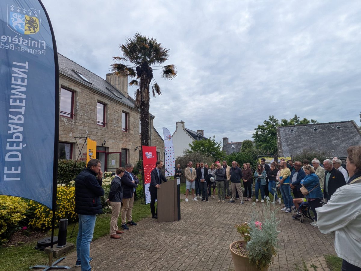 finistere_29's tweet photo. 𝗜𝗻𝗮𝘂𝗴𝘂𝗿𝗮𝘁𝗶𝗼𝗻 𝗱𝗲 𝗹'𝗶𝘁𝗶𝗻𝗲́𝗿𝗮𝗶𝗿𝗲 𝗱𝘂 𝗕𝗶𝗿𝗶𝗻𝗶𝗸
✂🚴🏻♂️ Le Président @MaeldeCalan a inauguré ce matin la liaison cyclable reliant #PontlAbbé à #Penmarch, en présence des Conseillers départementaux Stéphane Le Doaré, Nathalie Carrot Tanneau et Laure Caramaro, ainsi que de l'ensemble des élus locaux.
🤝 Le Département a soutenu ce projet à hauteur de 410 000 euros dans le cadre de son plan Vélo.
