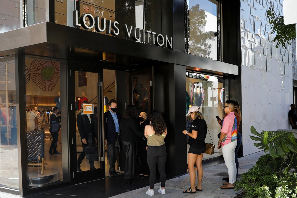 New study reveals 75% of luxury purchases are made by middle and lower income shoppers.