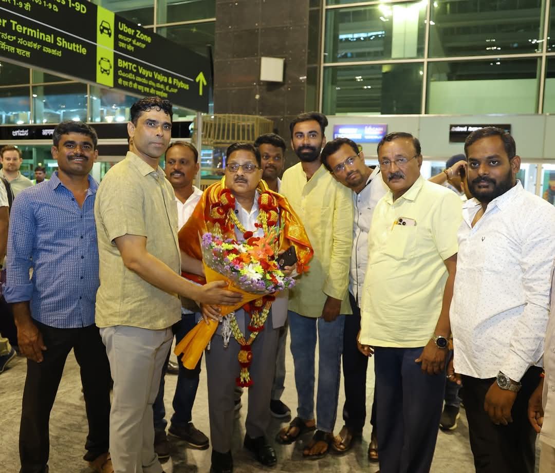 BJP IT CELL (@bjp_it_cell___) on Twitter photo On arriving Bengalore Today, Karnataka Bjp State leader's and workers gave a warm welcome to National General Secretary Of BJP and State In Charge <a href="/AgrawalRMD/">Dr.Radha Mohan Das Agrawal</a> On arriving Bengalore Today, Karnataka Bjp State leader's and workers gave a warm welcome to National General Secretary Of BJP and State In Charge <a href="/AgrawalRMD/">Dr.Radha Mohan Das Agrawal</a>