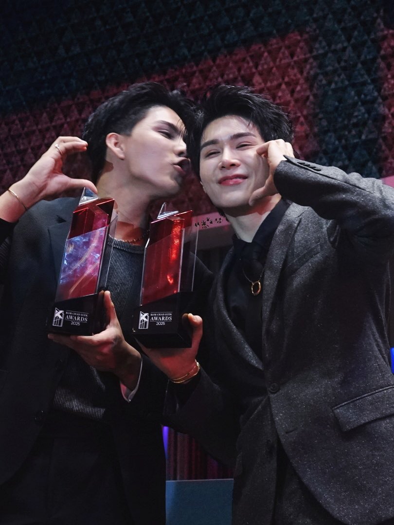 kiss kiss
congrats！my boys！！

<a href="/fort_fts/">FortFTS (福福) #เวียร์</a> <a href="/peatwasu/">peatwasu #เคลวิน</a> 

FORTPEAT KCL AWARDS

#คมชัดลึกอวอร์ด21xMeMindY
#FortFTS #Peatwasu
#FortPeat