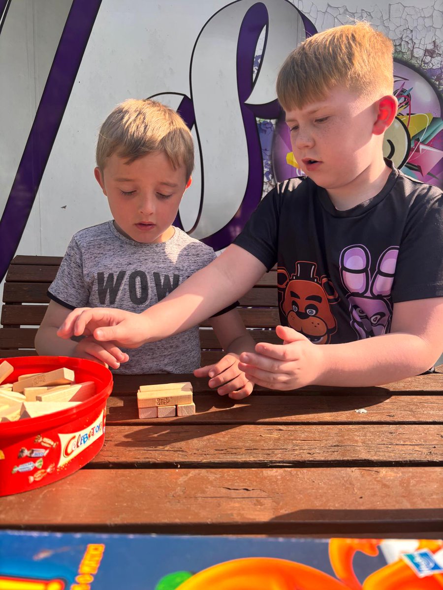 🌟 Our young carers in Clydebank are keeping busy and having fun. From mental health activities in the garden to cooking up delicious burgers, and even creating worry monsters, they're doing it all!

#YoungCarers #SupportingMentalHealth #CreativeActivities 🌞🍔👾