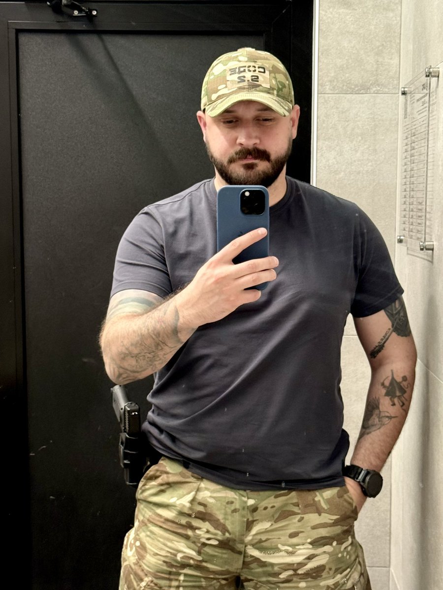 На випадок, якщо ви забули, як я виглядаю 🧢