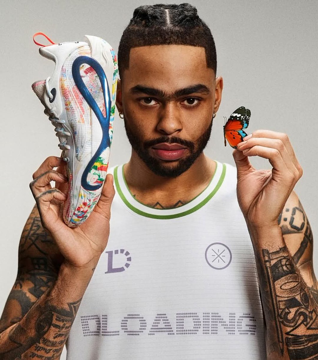 Tosen_Kaname_'s tweet photo. Loading. DLO unveils his first signature shoe by Way of Wade.  🔥

#dloading #wayofwade #lining #kickspotting #dlo1 https://t.co/ebhdROBGZv