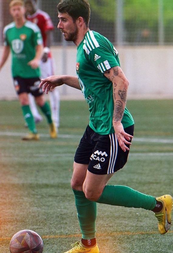 Edu Luna - Fran Garnés. Lateralidades diferentes, supliendo uno lo que pueda requerir el anterior. Defensores contundentes y amenazantes en área para el CD Cieza