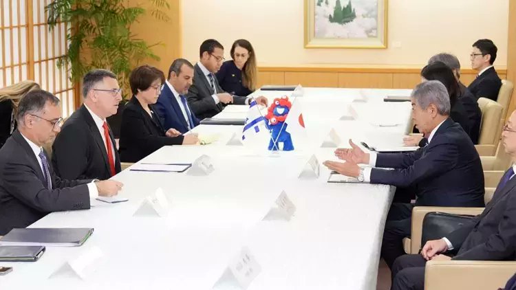 Abdullah Çiftçi on X: Japonya Dışişleri Bakanı Takeshi Iwaya, İsrail Dışişleri Bakanı Gideon Saar ile yaptığı görüşmede İsrail'e uluslararası hukuka uyma çağrısında bulundu. Iwaya'nın ayrıca iki devletli çözümün önemini yinelediği bildirildi. https ... Abdullah Çiftçi on X: Japonya Dışişleri Bakanı Takeshi Iwaya, İsrail Dışişleri Bakanı Gideon Saar ile yaptığı görüşmede İsrail'e uluslararası hukuka uyma çağrısında bulundu. Iwaya'nın ayrıca iki devletli çözümün önemini yinelediği bildirildi. https ...