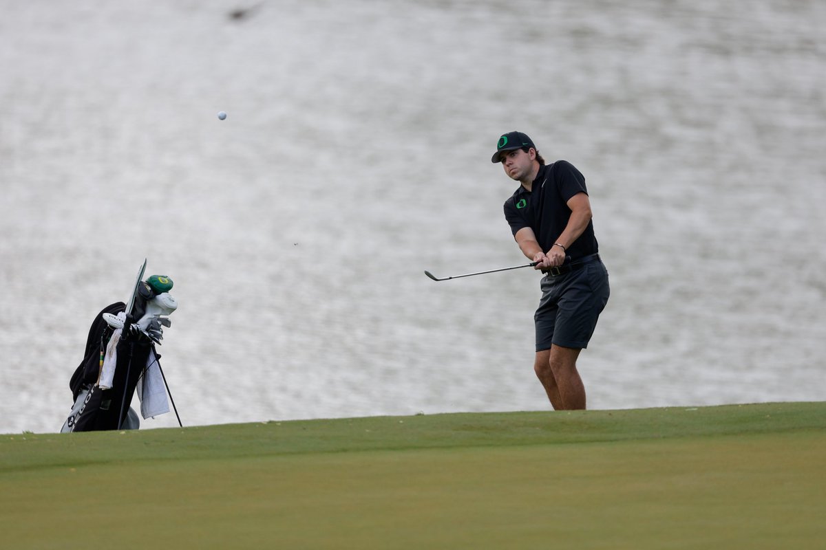 Aiden makes the turn at even thanks to a birdie on No. 16!

📊 t.ly/RhKRb

#GoDucks
