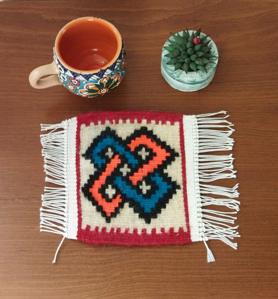 یه‌وقتا فقط دستات درد می‌گیره، یه‌وقتا دلت.
ولی وقتی آخرش یه تیکه هنر درمیاد از دلِ زحمت، انگار همه‌چی می‌ارزه