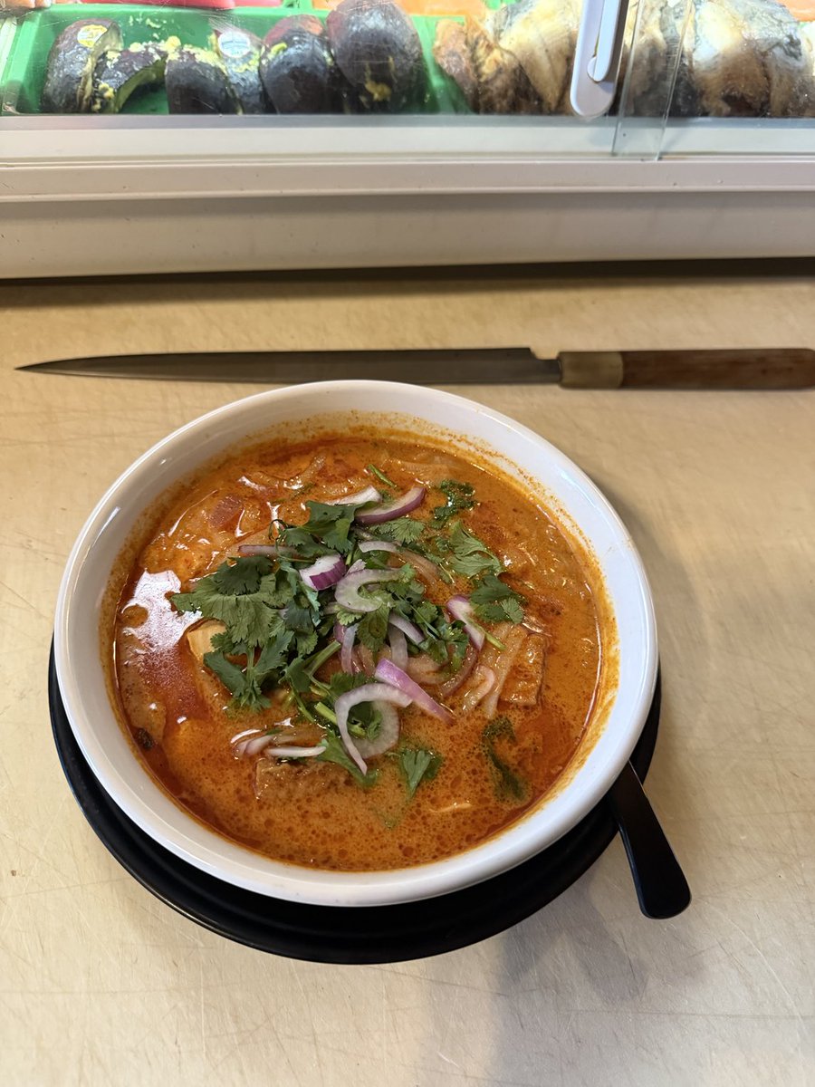 ヴェトナミンチキンカレーヌードル‼️
揚げ豆腐、パクチー入り‼️😉👍
