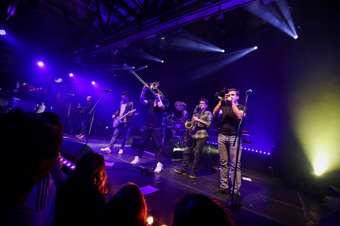 Hoje fazem 2 anos do último show do NO TE VA GUSTAR por aqui! 🔥 No dia 26/09 eles voltam pra tocar no Cine Joia, em São Paulo! Não deixe passar a chance de curtir esse espetáculo do rock uruguaio! sympla.com.br/evento/mucho-a…

Fotos: Ivan Cruz